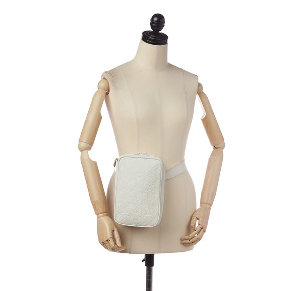 Pre-Loved Louis Vuitton Monogram Taurillon Utility Side - Picture 7 of 8